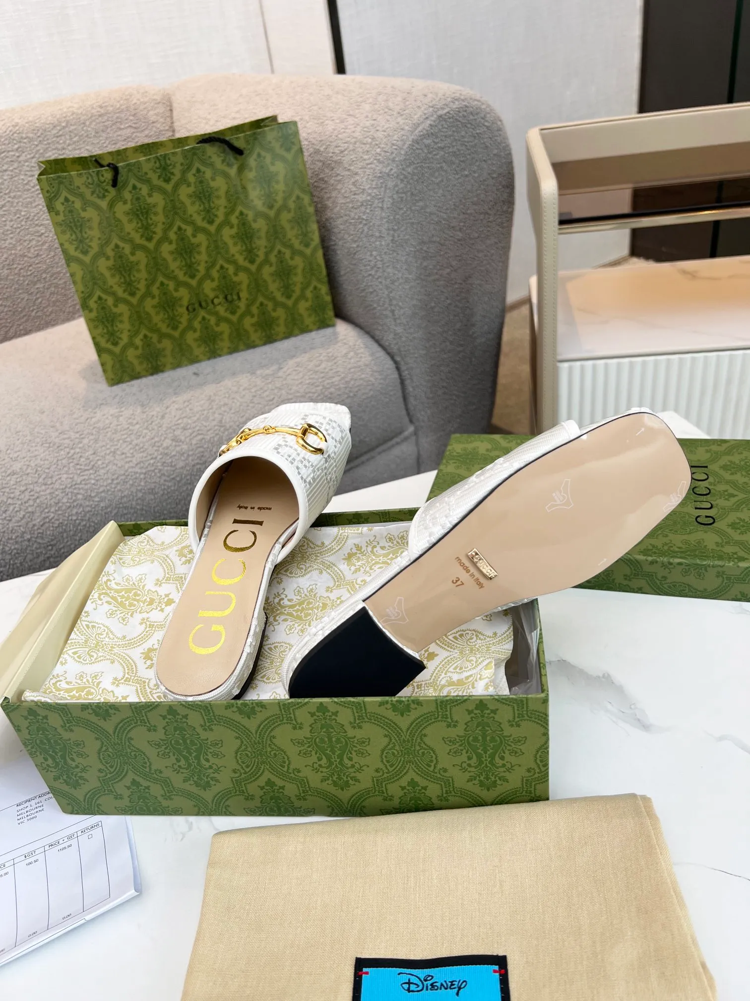 👟👟Ex-factory price 320👟👟 Genuine leather sole +30 👑GUCCI official website's latest hot model, the North Face cooperation model 2023 spring and summer sandals, top quality sale Purchase genuine product development. The material and craftsmanship are consistent with the original version (welcome to compare) Upper: Original jacquard double G cloth ➕Electric embroidery font ~ One-word upper Lining: Mixed sheepskin Outsole: Italian private mold rubber outsole Bottom thickness: flat Size number: 35-43